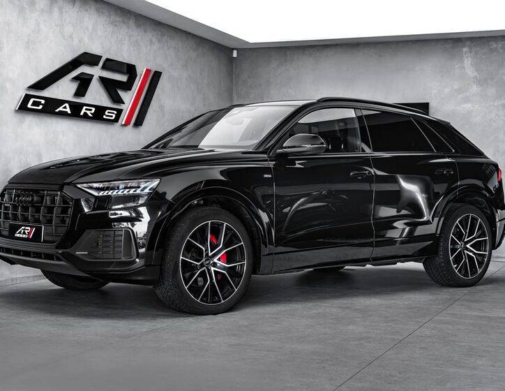 Audi Q8 1