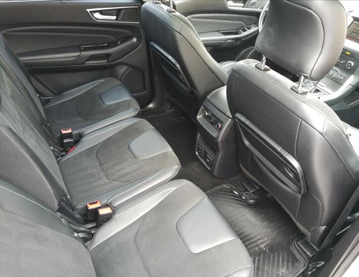 Ford Galaxy 18