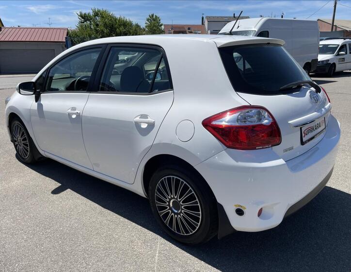 Toyota Auris 7