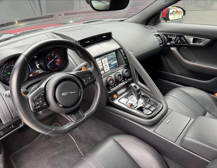 Jaguar F-Type 10