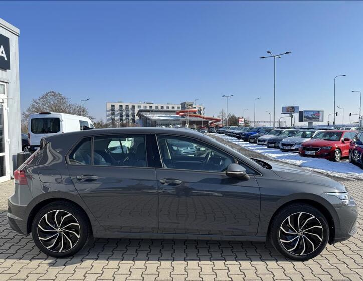 Volkswagen Golf 8