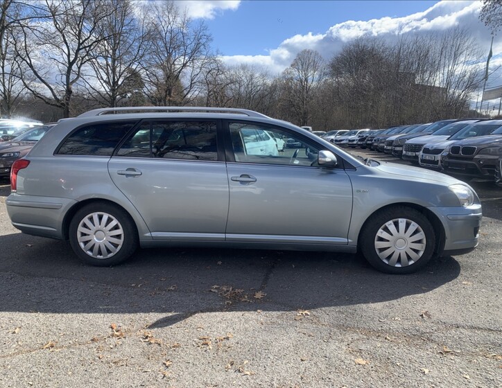 Toyota Avensis 4