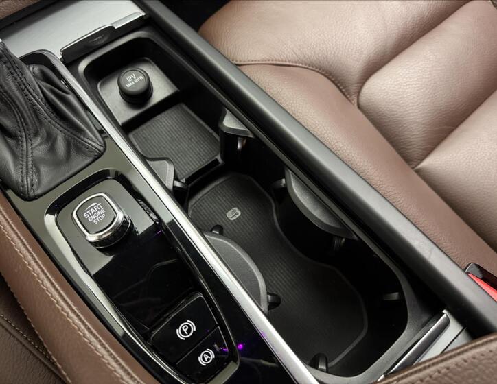 Volvo XC90 30