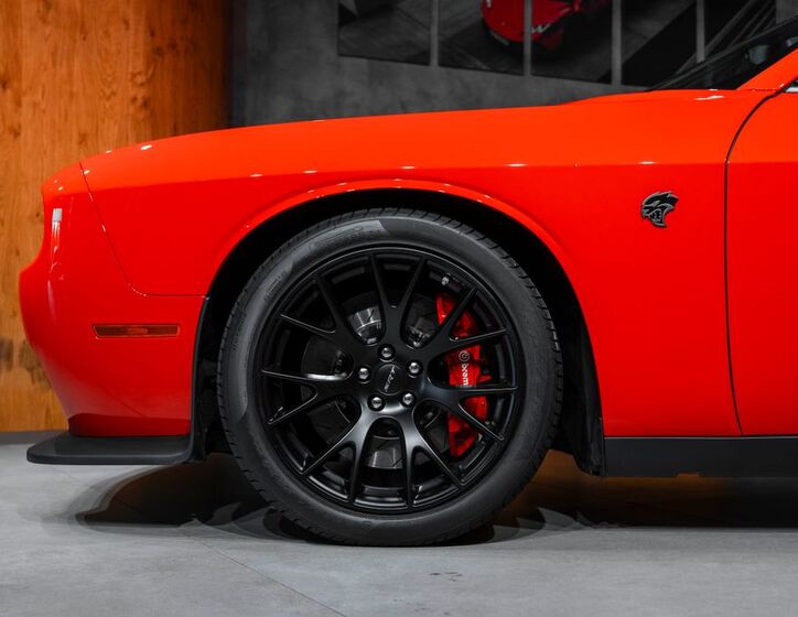 Dodge Challenger 4