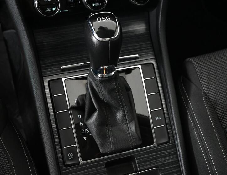 Škoda Superb 24