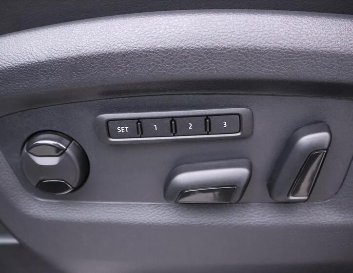Volkswagen Multivan 22