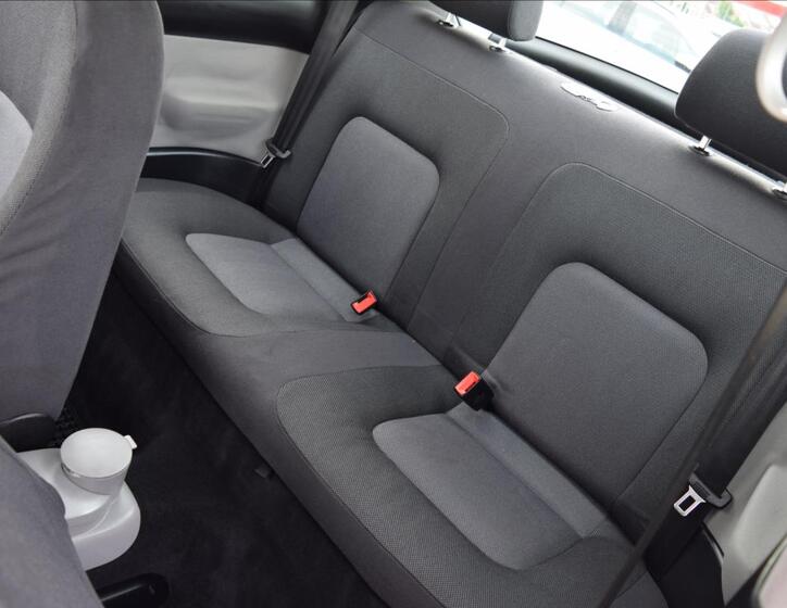 Volkswagen New Beetle 17