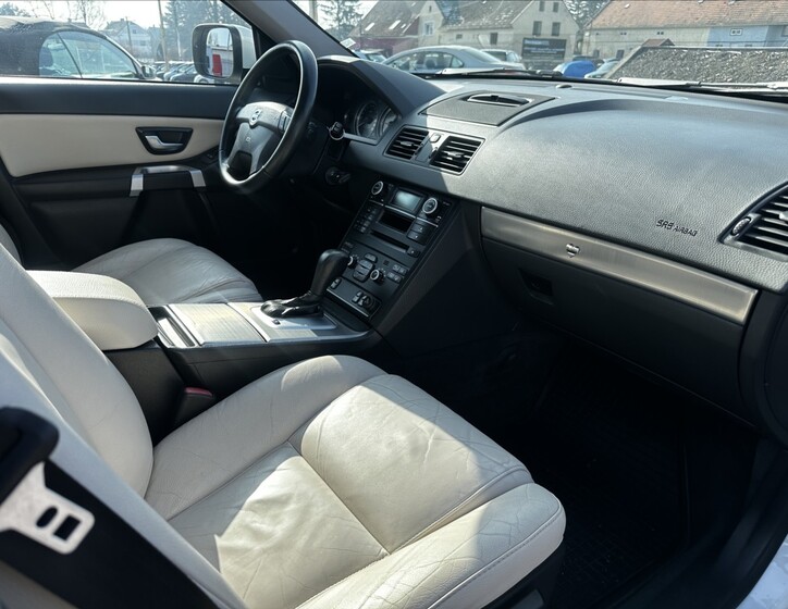 Volvo XC90 23
