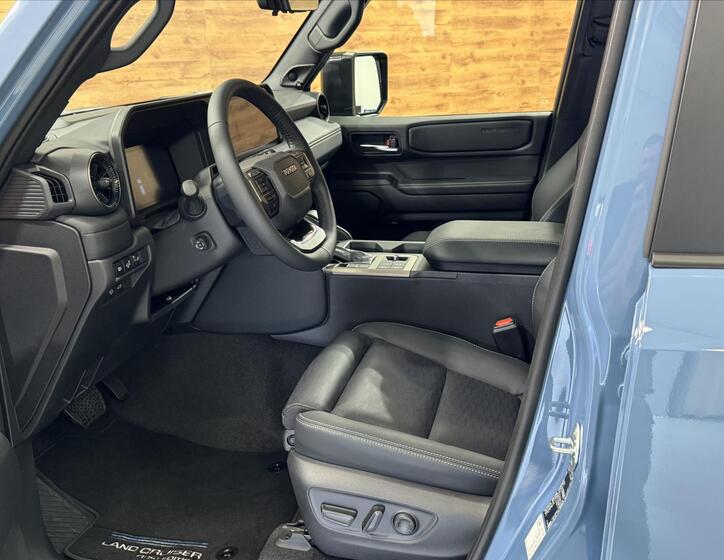 Toyota Land Cruiser 12