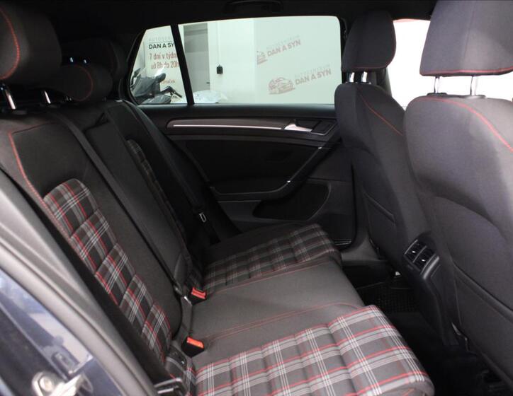 Volkswagen Golf 14