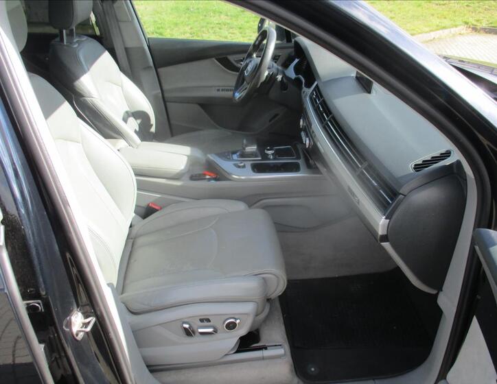 Audi Q7 15
