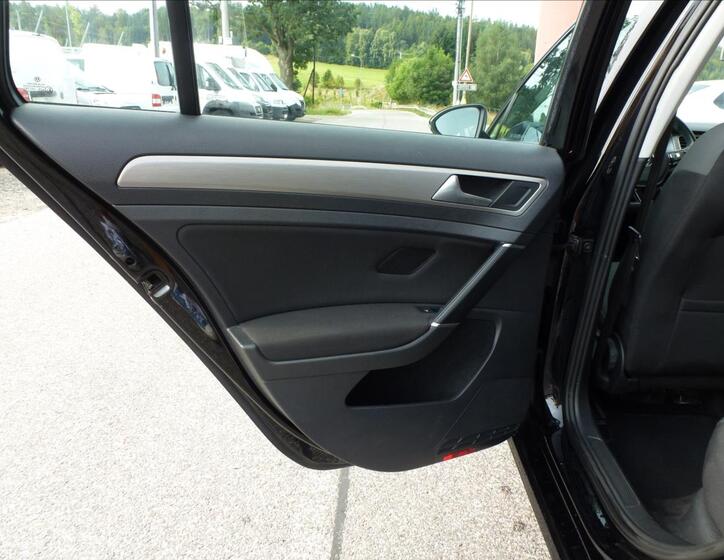 Volkswagen Golf 16