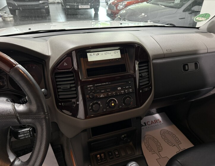 Mitsubishi Pajero 9