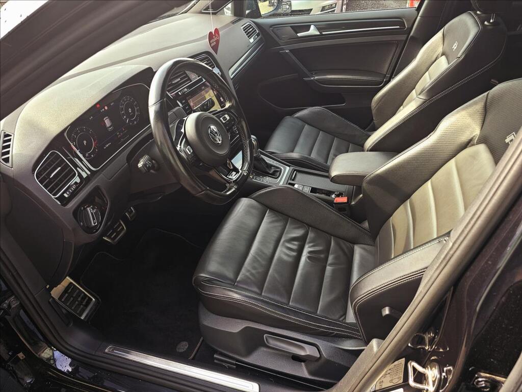 Volkswagen Golf 10