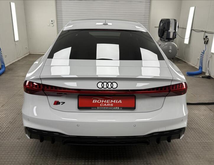 Audi S7 5