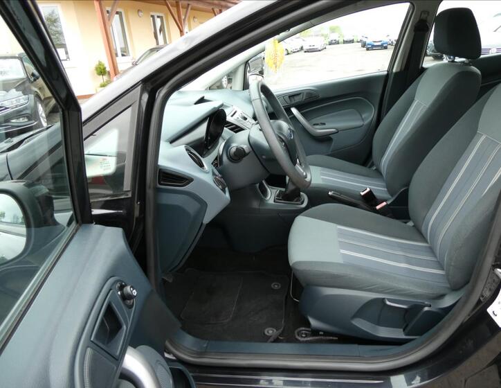Ford Fiesta 13