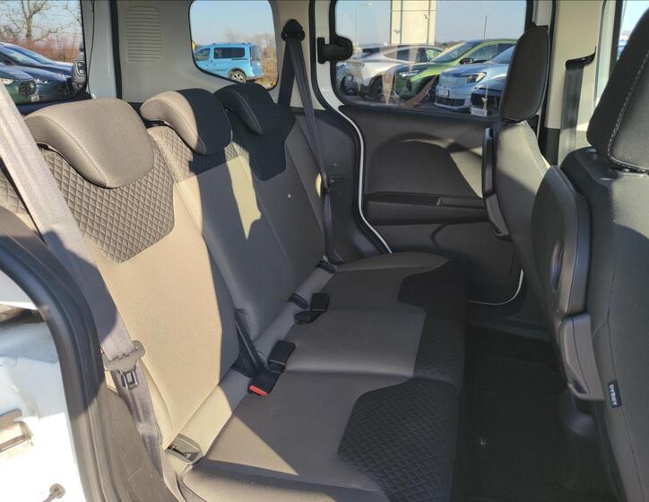 Ford Tourneo Courier 12