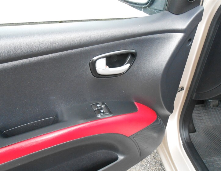 Hyundai i10 15