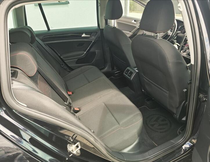 Volkswagen Golf 34