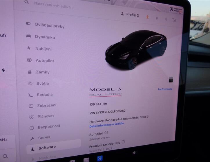 Tesla Model 3 21