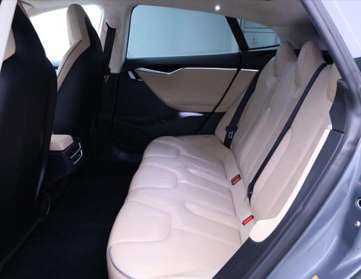 Tesla Model S 18