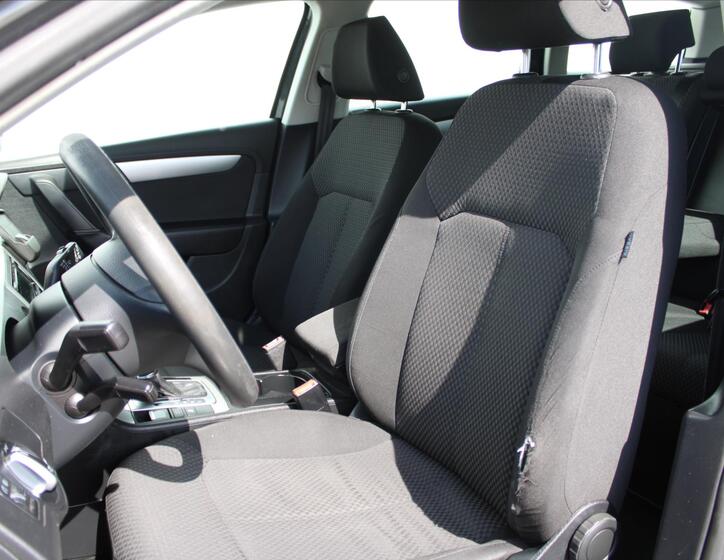 Volkswagen Passat 10