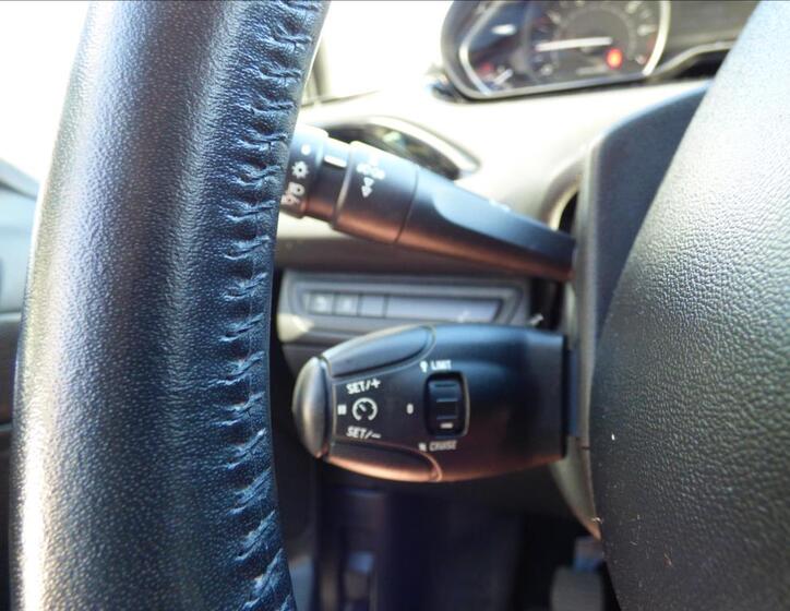 Peugeot 208 21