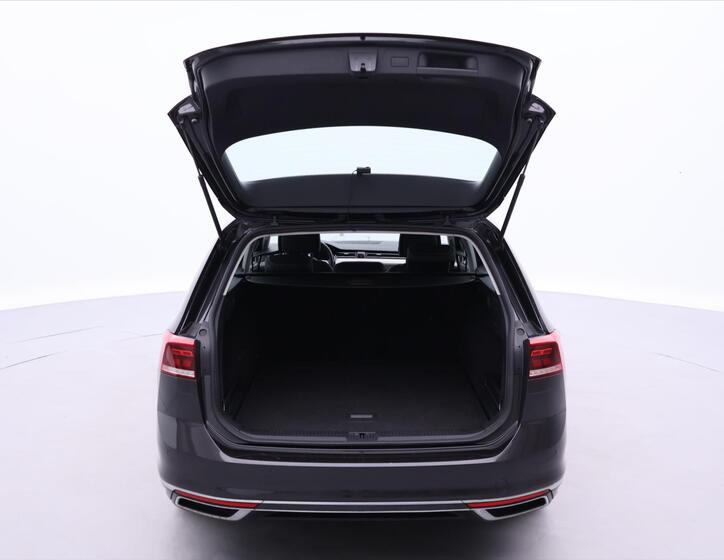 Volkswagen Passat 9
