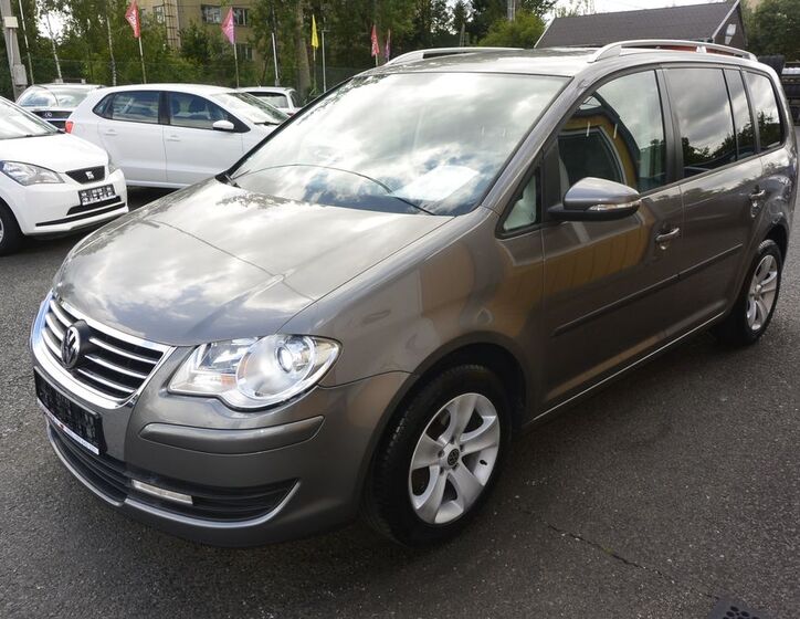 Volkswagen Touran 1
