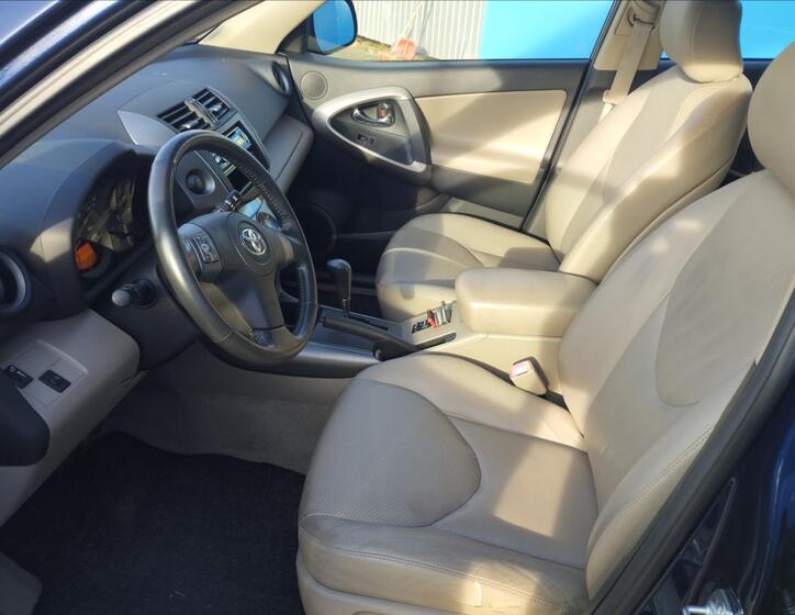 Toyota RAV4 7