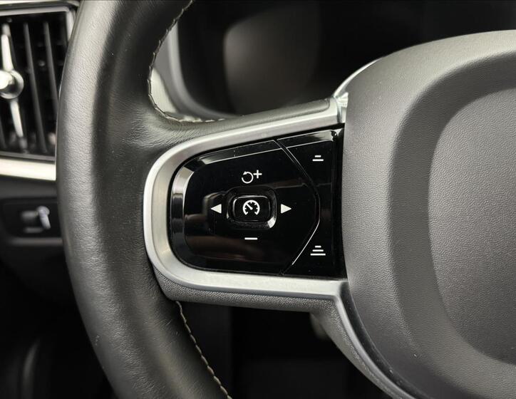 Volvo V90 8