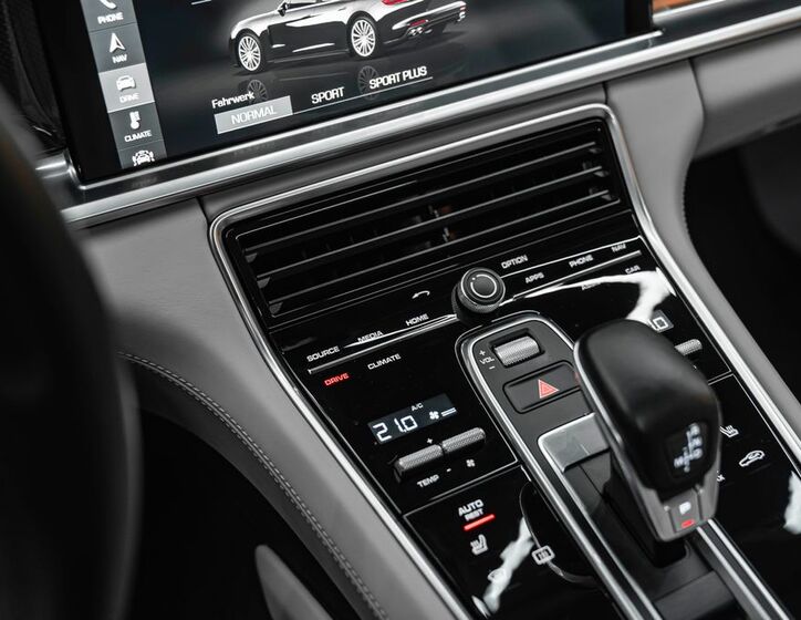 Porsche Panamera 14