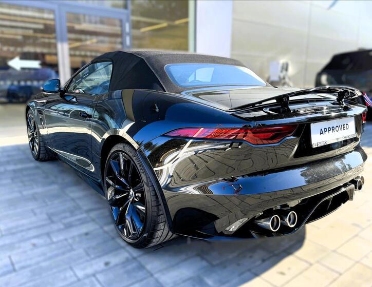 Jaguar F-Type 4