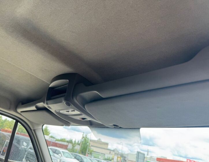 Nissan NV400 18