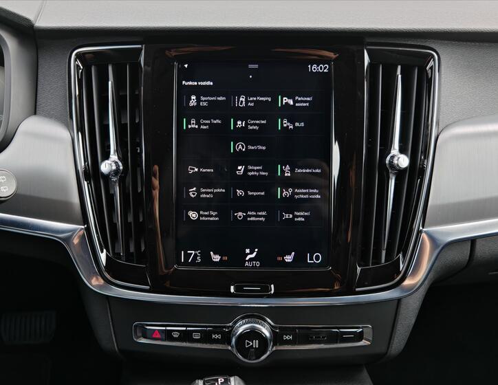 Volvo V90 29