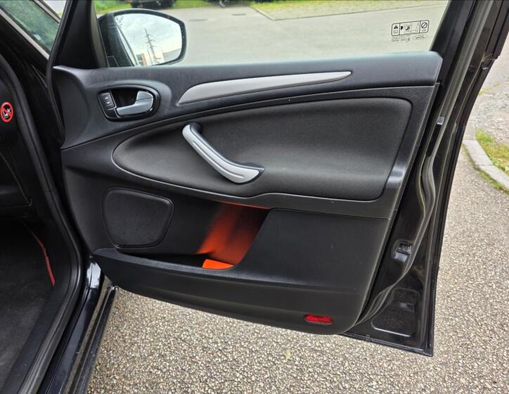 Ford Galaxy 29