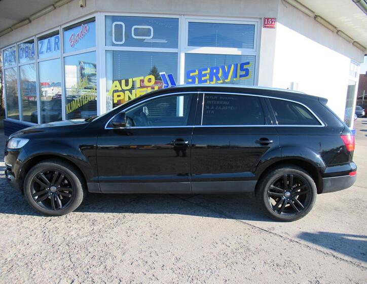 Audi Q7 8