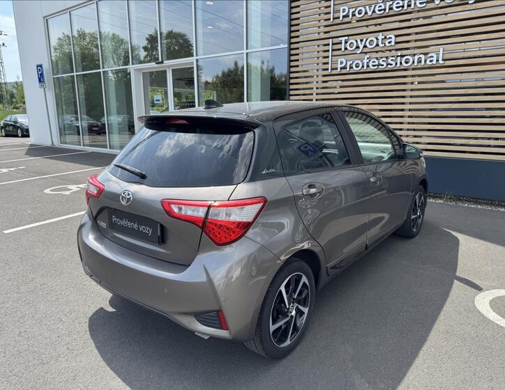 Toyota Yaris 2