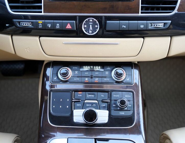Audi A8 40