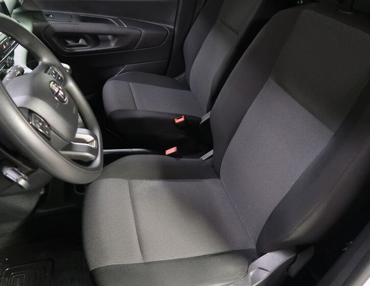Toyota ProAce 9