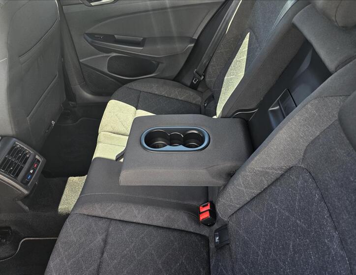Volkswagen Golf 27
