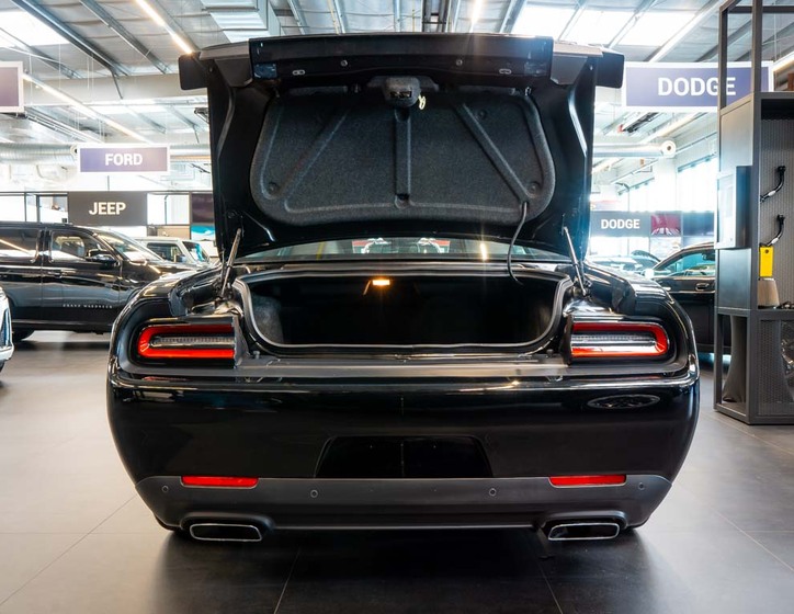 Dodge Challenger 6