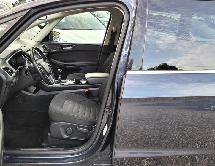 Ford Galaxy 9