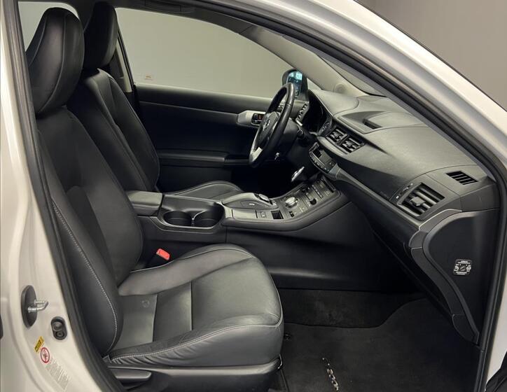 Lexus CT 200h 7