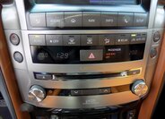 Lexus LX 570 39