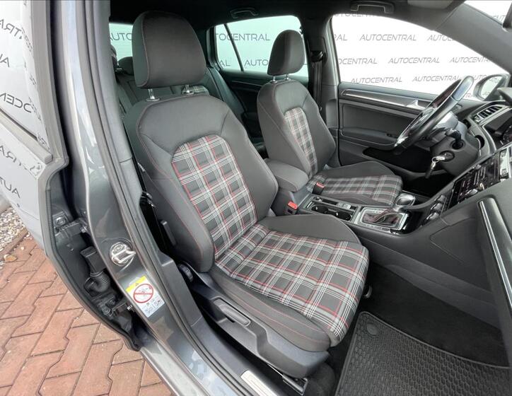 Volkswagen Golf 25