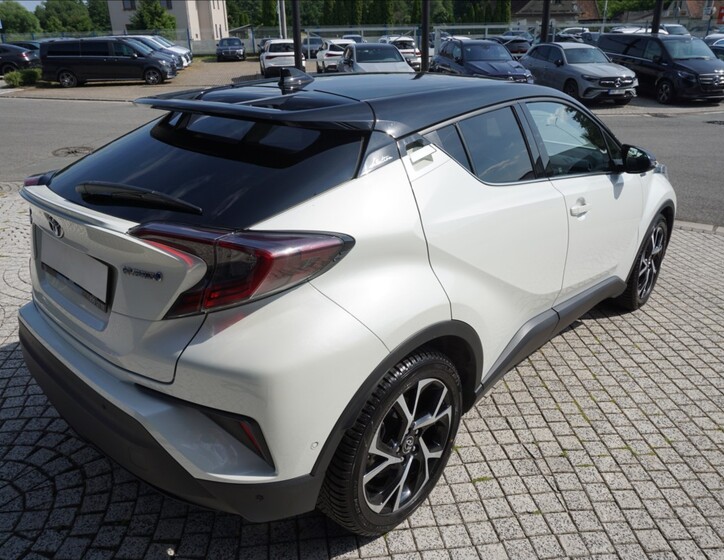 Toyota C-HR 4