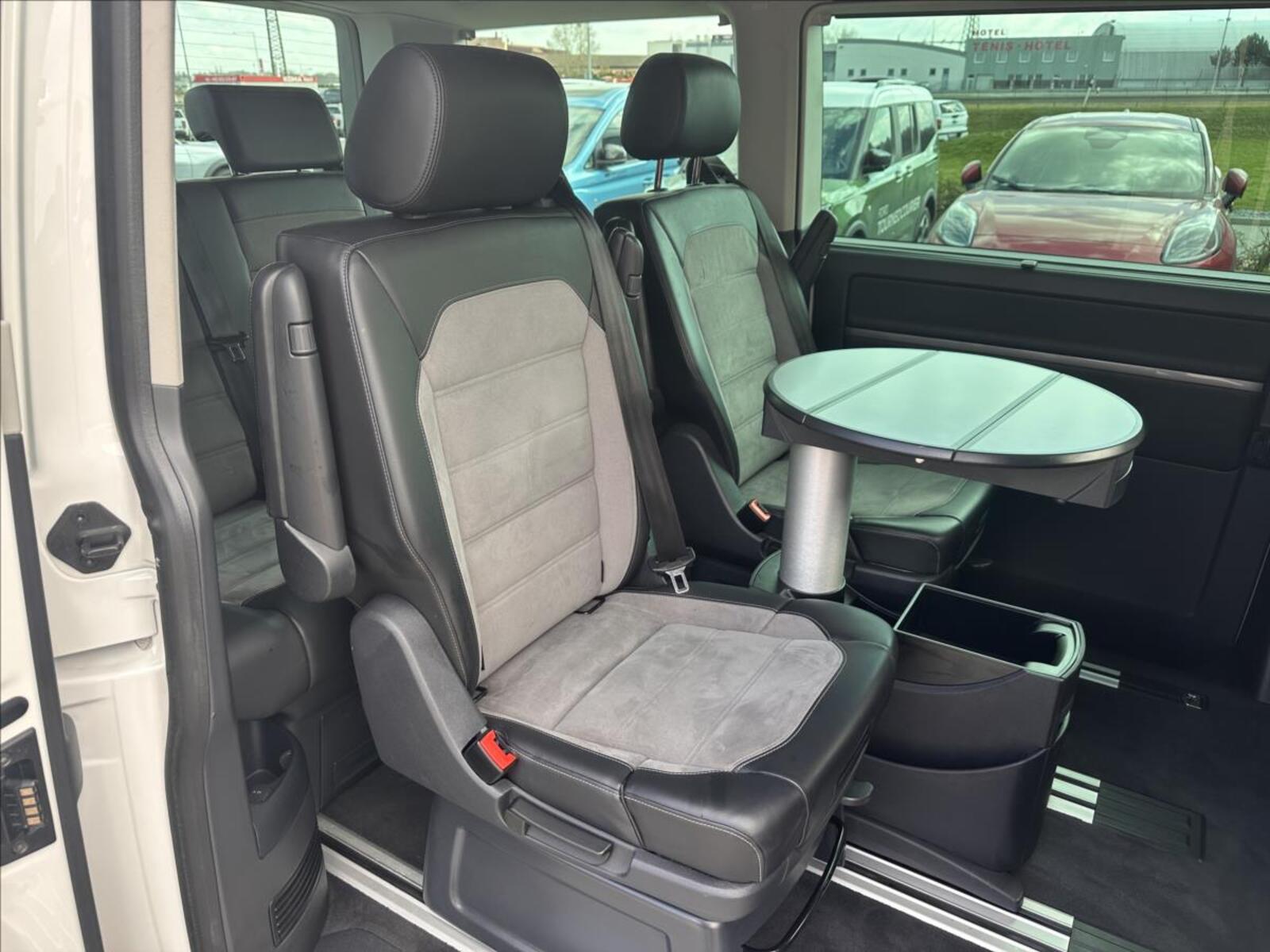 Volkswagen Multivan 18
