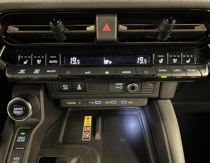 Toyota Land Cruiser 7