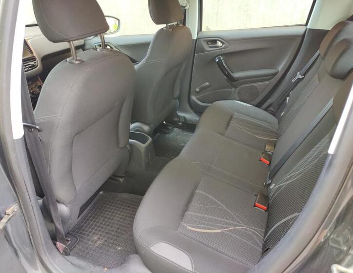 Peugeot 208 9